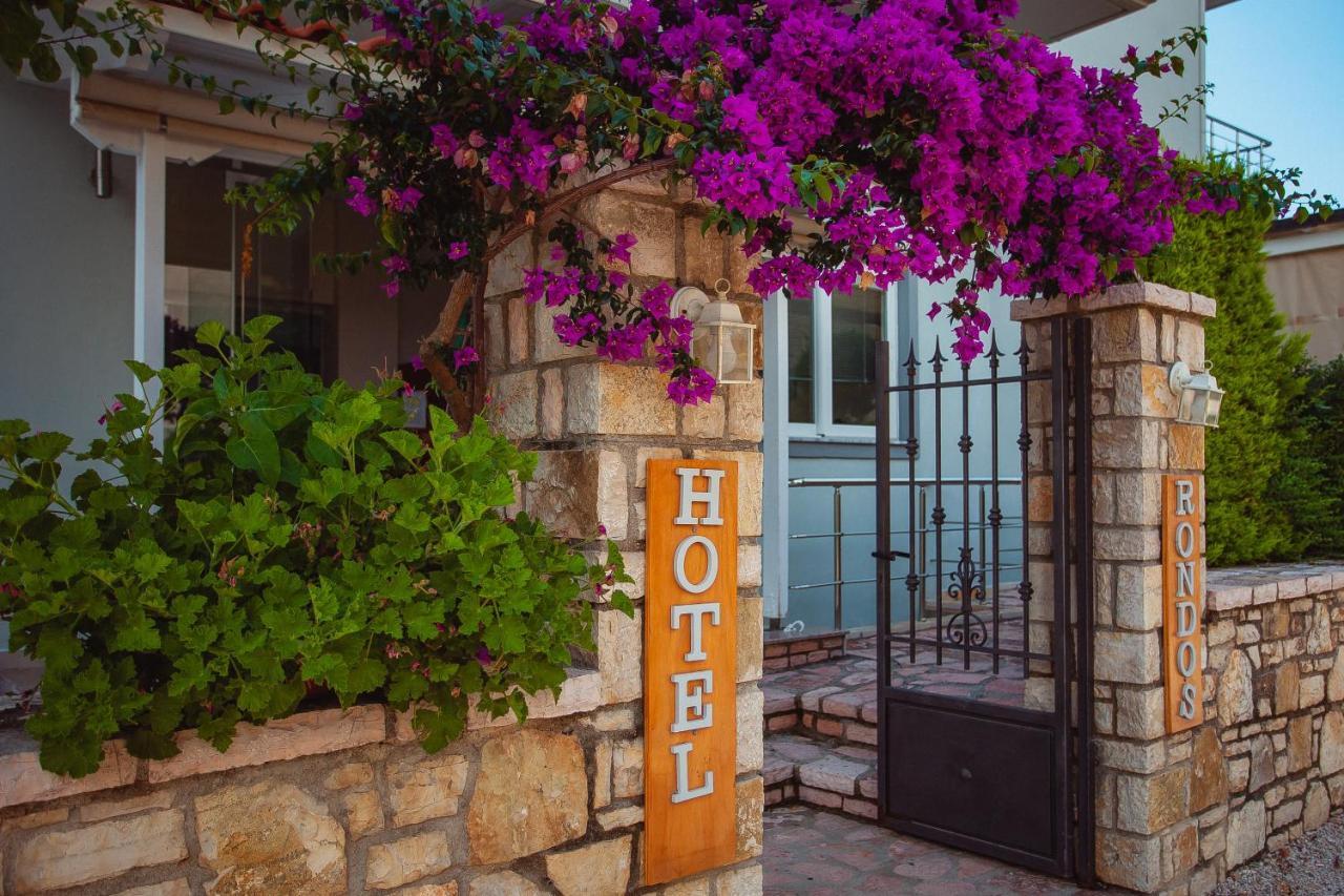 Rondos Hotel Himare Eksteriør bilde