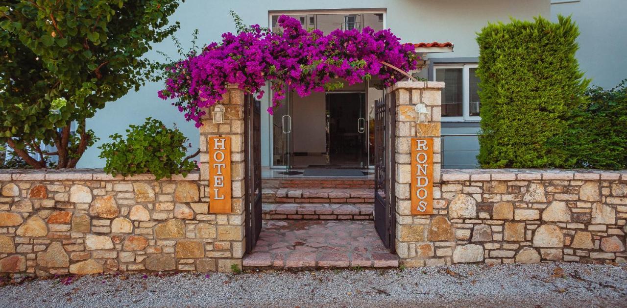 Rondos Hotel Himare Eksteriør bilde