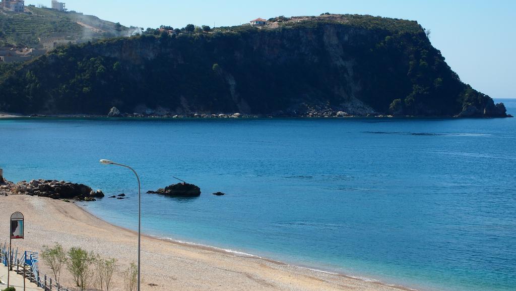 Rondos Hotel Himare Eksteriør bilde