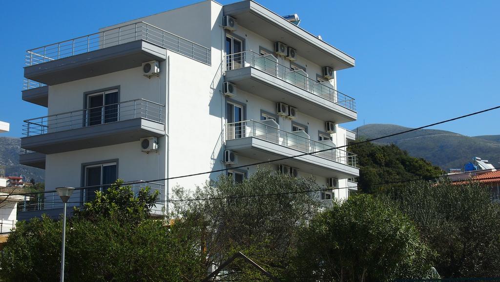 Rondos Hotel Himare Eksteriør bilde