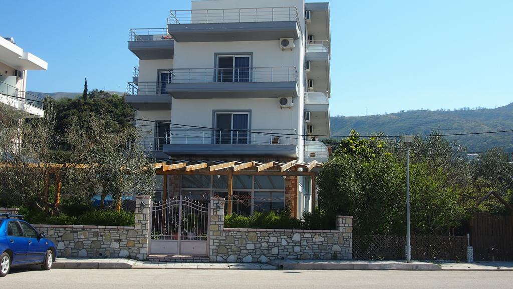Rondos Hotel Himare Eksteriør bilde