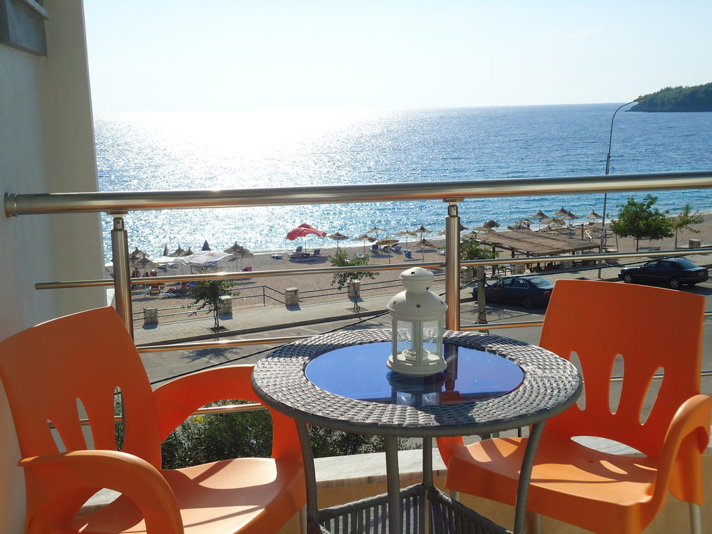 Rondos Hotel Himare Eksteriør bilde