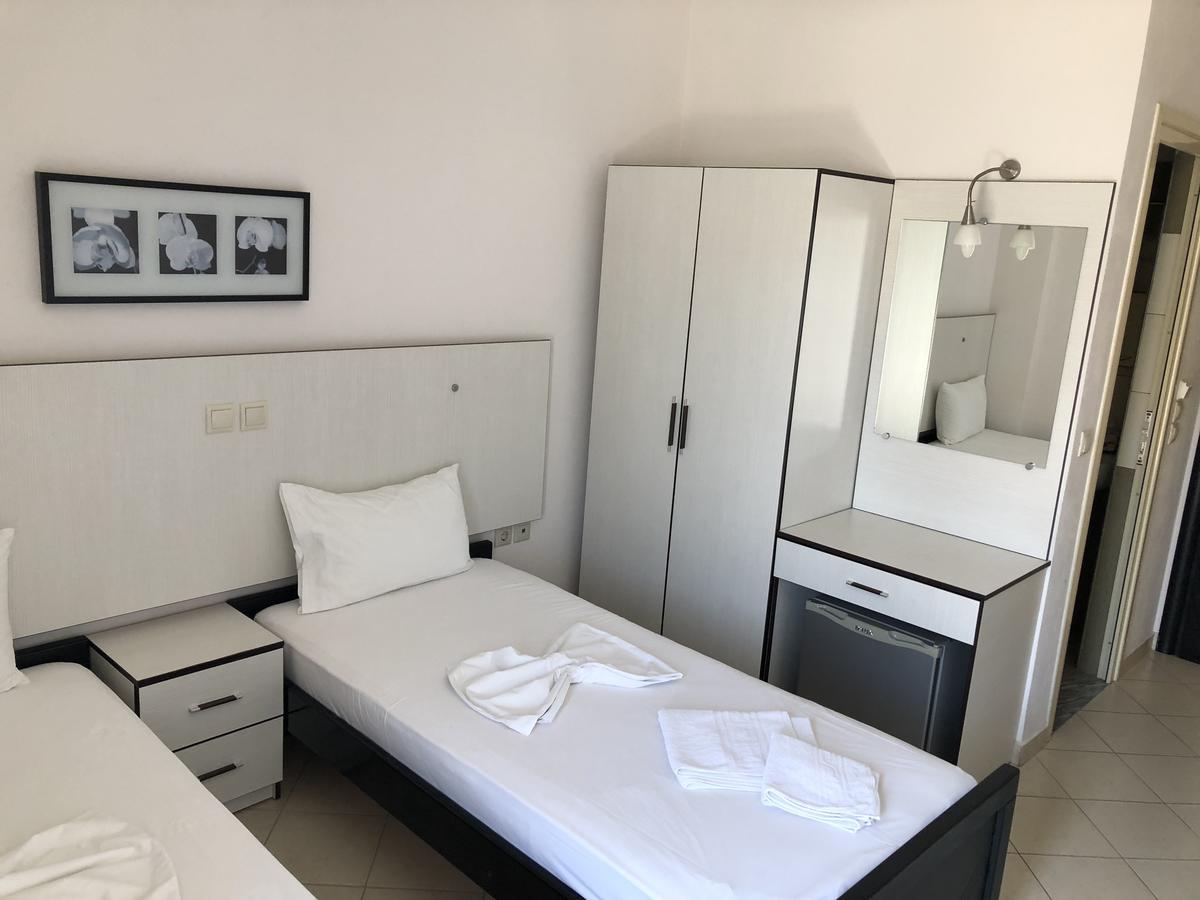 Rondos Hotel Himare Eksteriør bilde