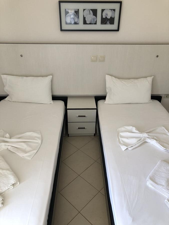 Rondos Hotel Himare Eksteriør bilde