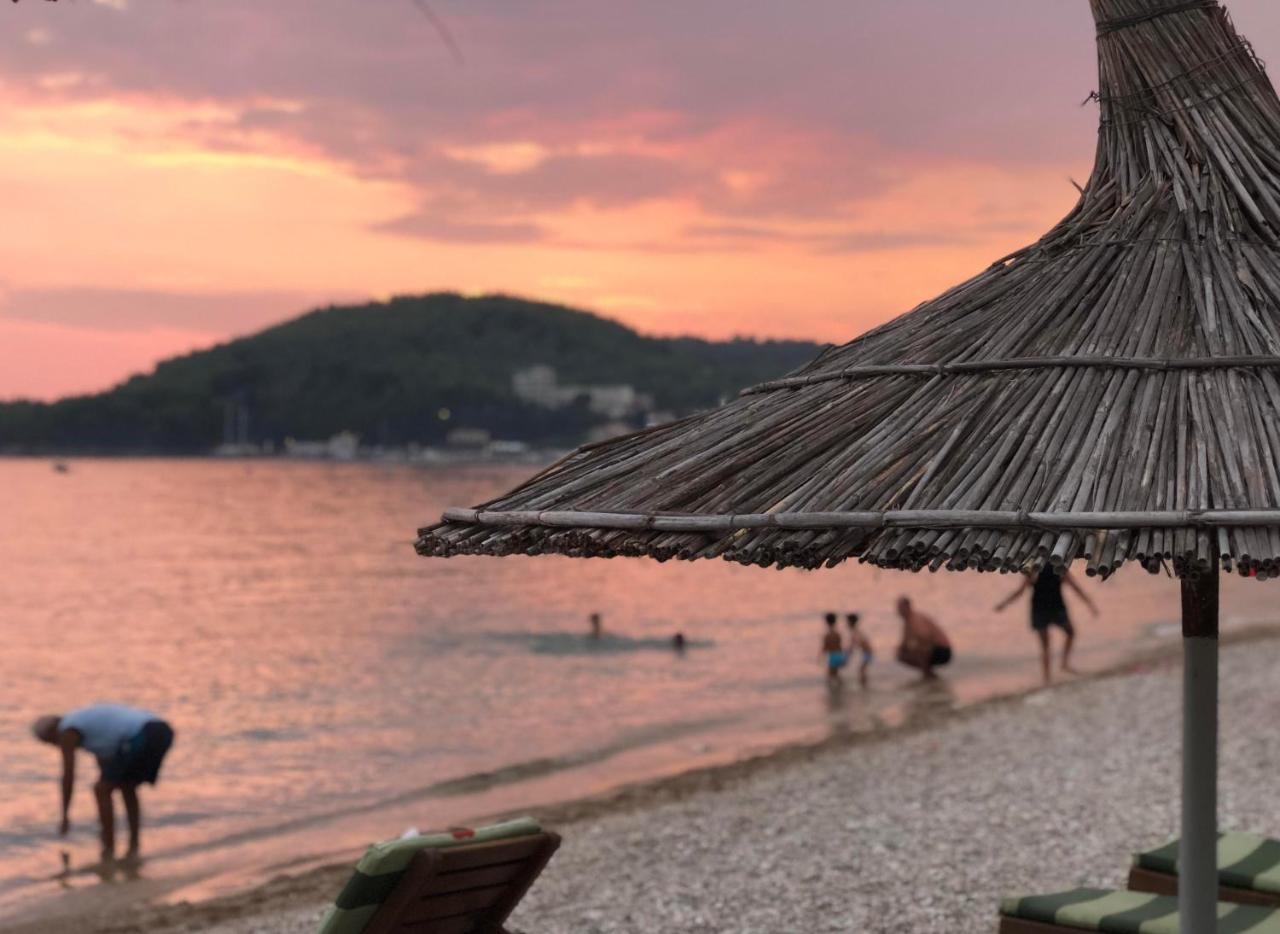 Rondos Hotel Himare Eksteriør bilde