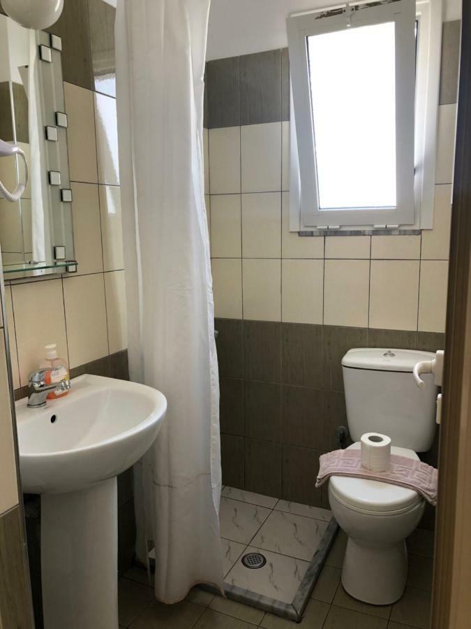 Rondos Hotel Himare Eksteriør bilde