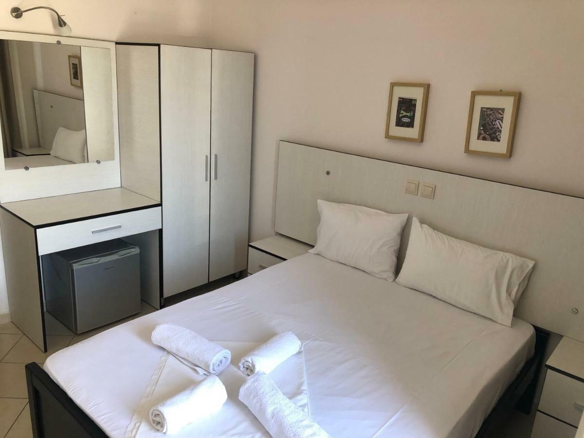Rondos Hotel Himare Eksteriør bilde