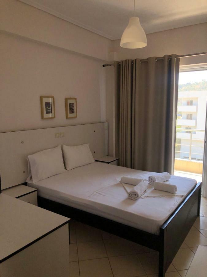 Rondos Hotel Himare Eksteriør bilde